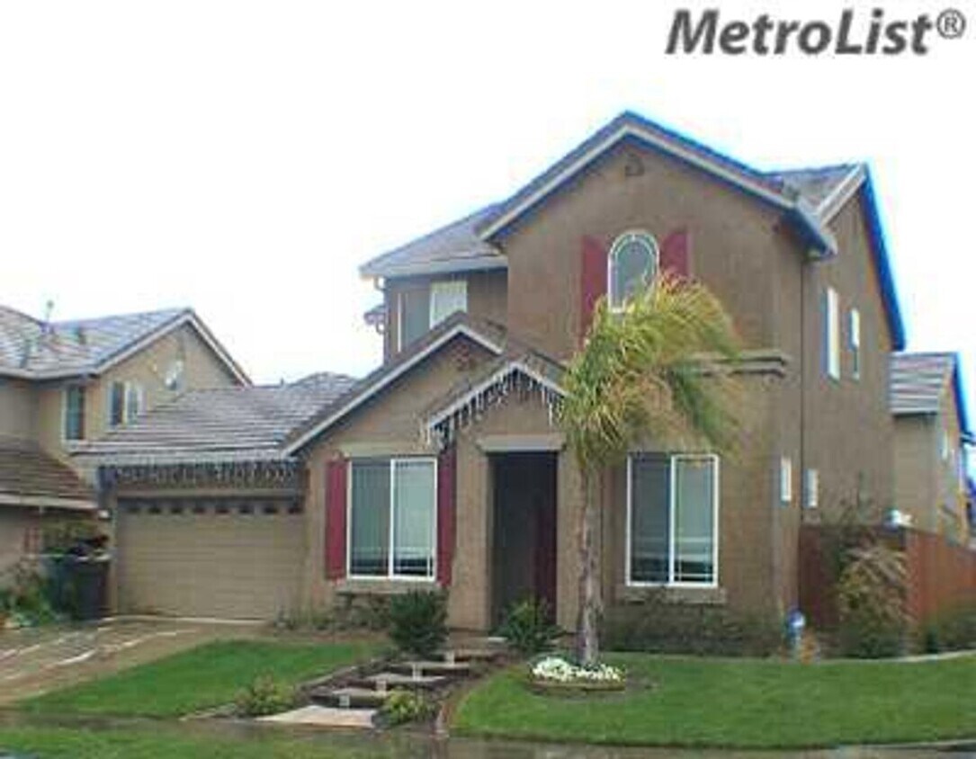 Primary Photo - Excellent 4 bedroom, 3 bath Roseville home...