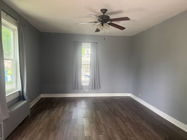 Foto del edificio - 2 bedroom available for a move right away!