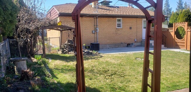 Foto del edificio - Available June 10th 3-bedroom, 2 bath home on a corner lot near Hamblen Elementary School