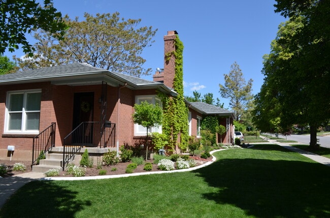 Building Photo - 2183 E Logan Ave