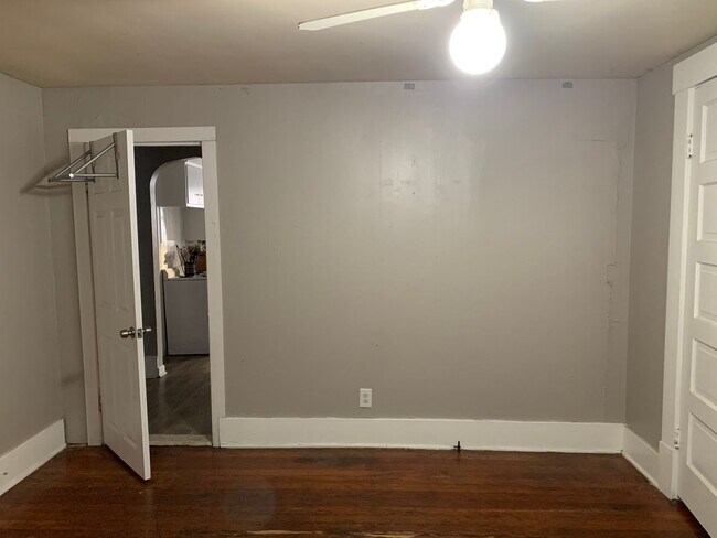 Building Photo - 711 N Grand St