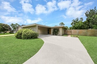 Building Photo - 4011 Ebbtide Dr