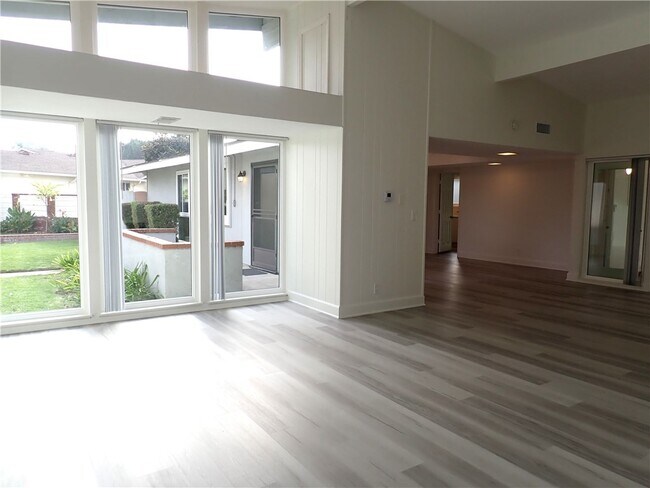 Foto del edificio - 12901 Martha Ann Dr