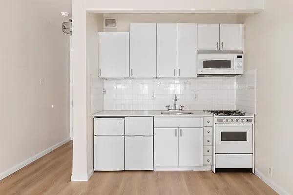 Building Photo - 301 W 57th St