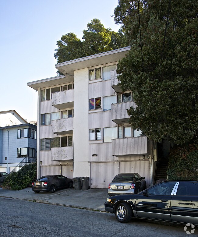 Foto del edificio - 2400 Ivy Dr
