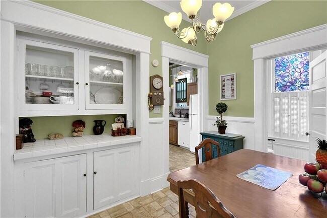 breakfast nook - 929 Egmont St