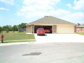 Building Photo - 956 Sylvia St