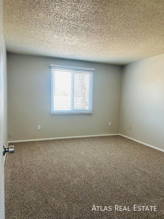 Building Photo - 3849 E Ludlow Dr