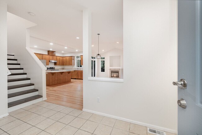 Foto del edificio - Townhouse available in lynnwood