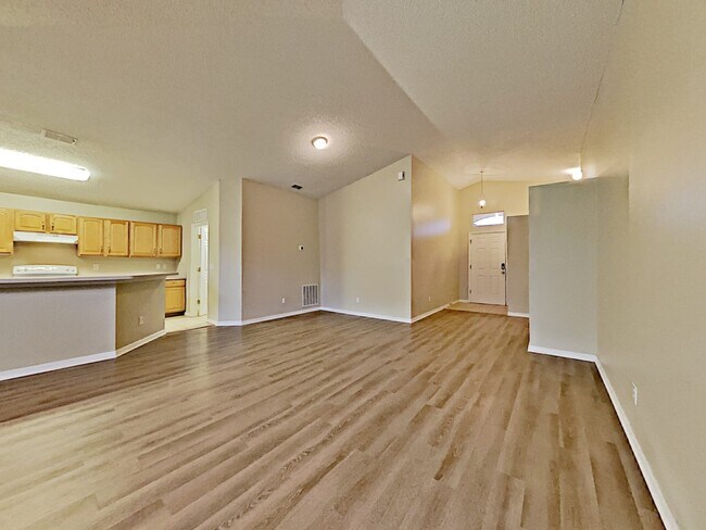 Building Photo - 305 Three Oaks Dr