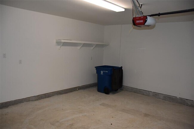 Building Photo - 8747 Bryam St