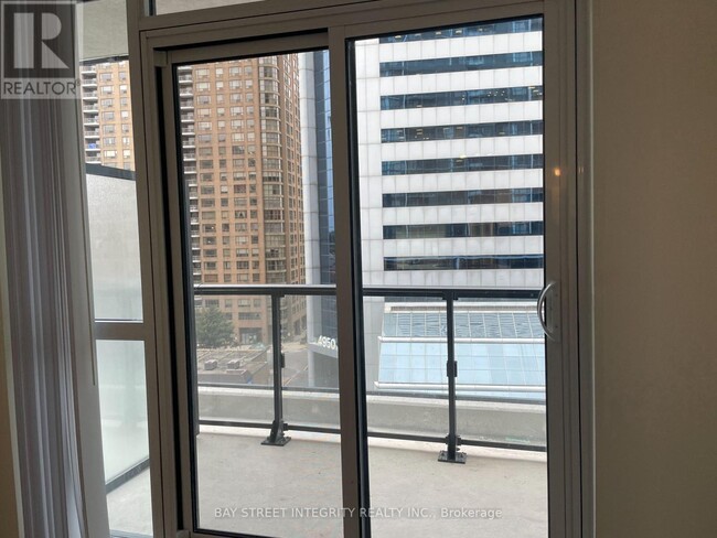 Photo du bâtiment - 4955-4955 Yonge St