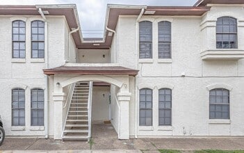 Building Photo - 104 Belaire Dr