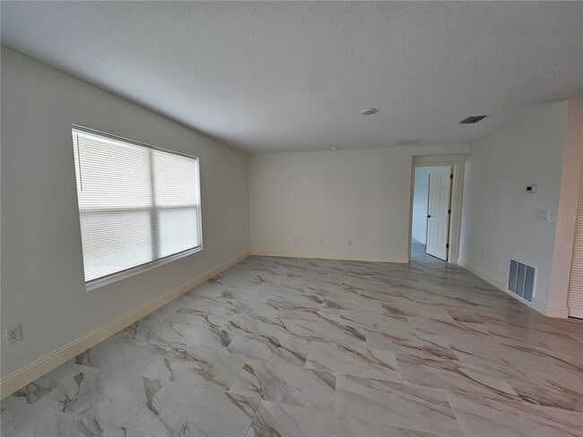 Building Photo - 1640 Strathmore Cir