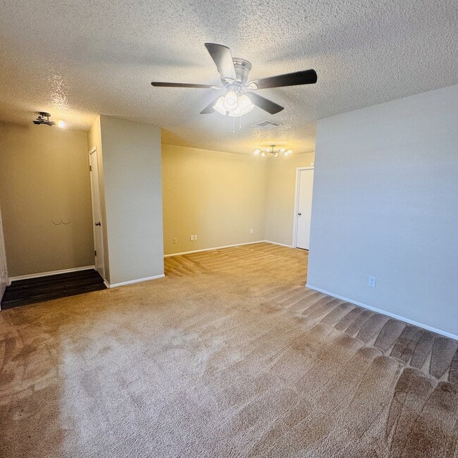 Foto del edificio - 6824 Camden Ln