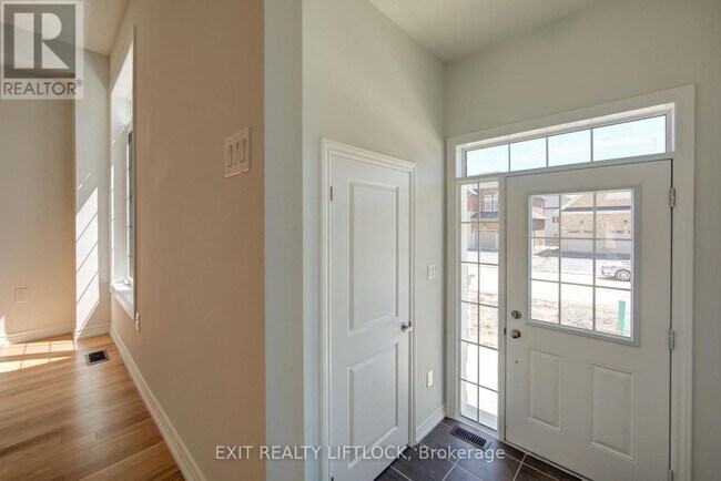 Building Photo - 42 Pristine Trail