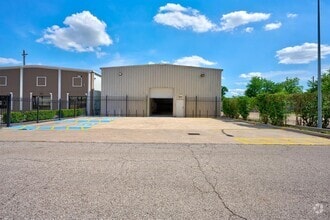 Building Photo - 914 Oak Glen Dr