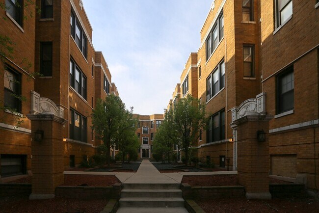 Building Photo - 710 W Barry Ave