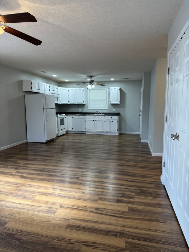 Foto del edificio - 143 School Side Dr