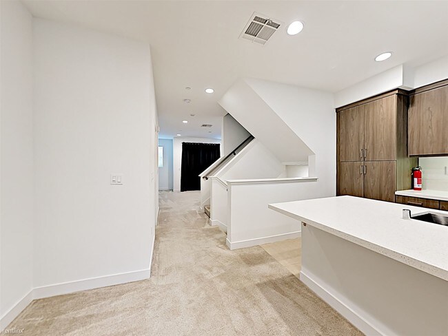 Building Photo - 2 br, 2 bath  - 1433 Pullman Way