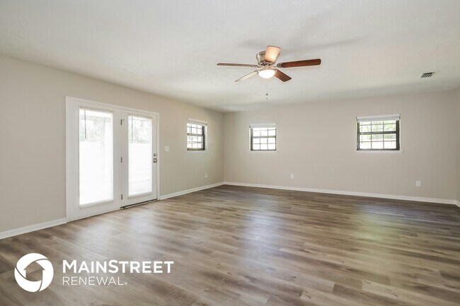 Building Photo - 9724 Priory Ave