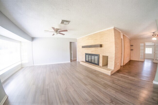 Building Photo - 4904 Meadowlark St
