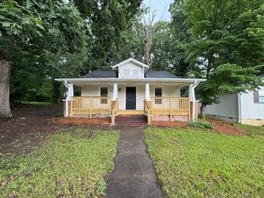 Building Photo - 917 E Dayton Ave