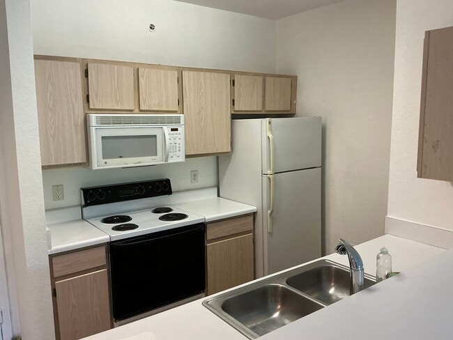 Building Photo - Cypress Fairways 1 Bedroom 1 Bath