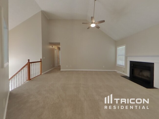Building Photo - 125 Fawn Ln