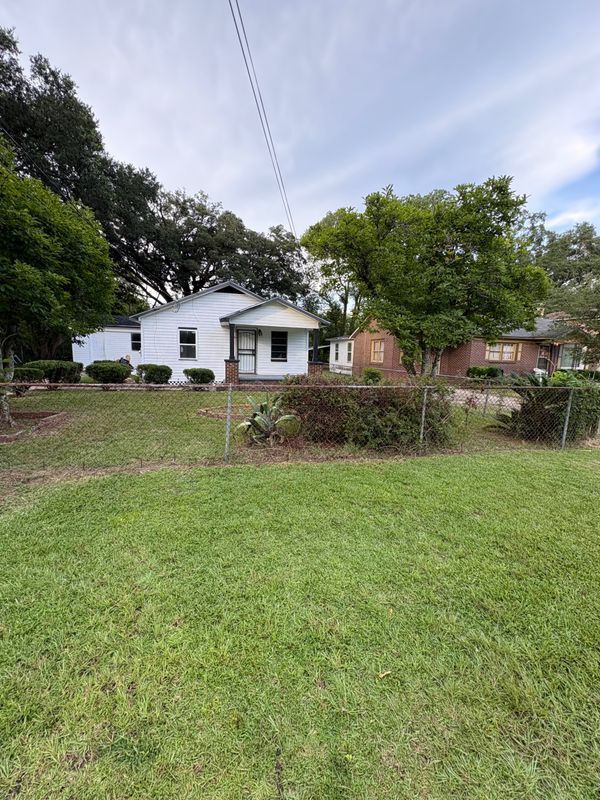 Foto principal - 3810 Weco St