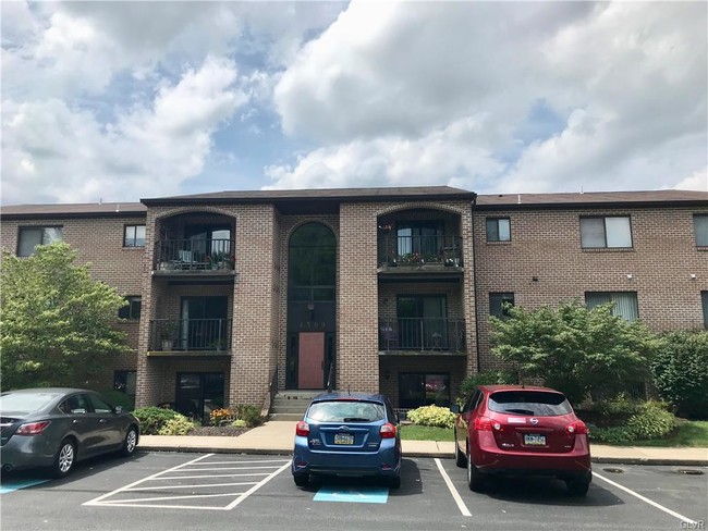 Building Photo - 4509 N Hedgerow Dr