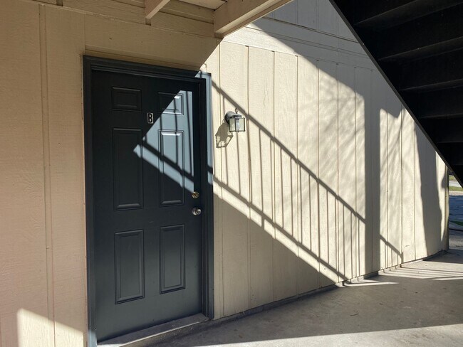 Building Photo - 1346 Jade Ave