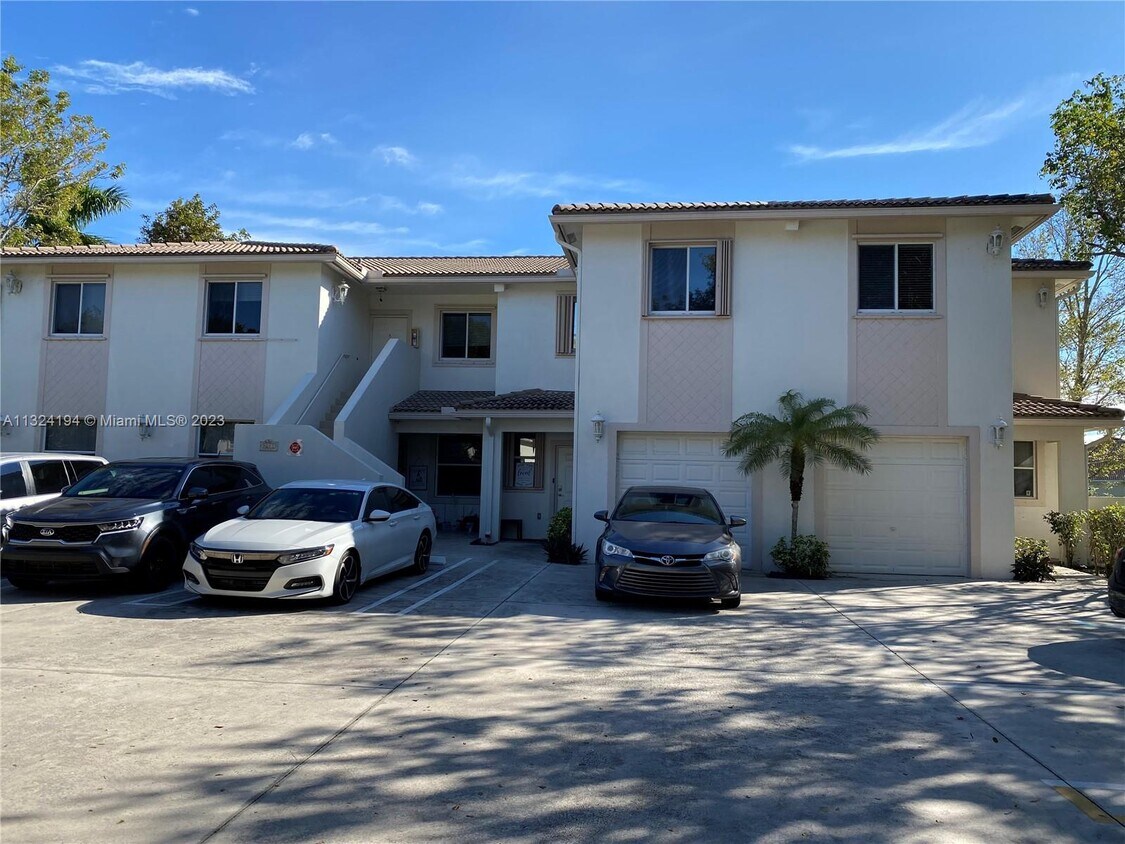 9011 NW 38th Dr, Coral Springs, FL 33065 Townhouse for Rent in Coral