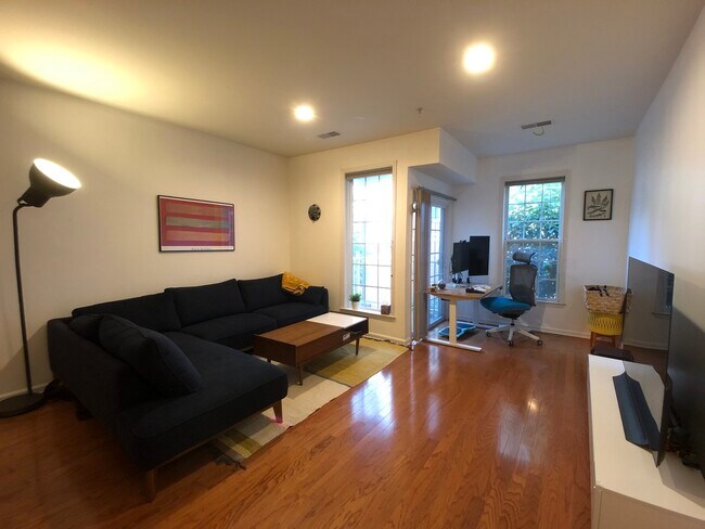 Foto del edificio - 200 Dey Street, Unit 246