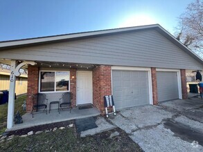 Building Photo - 610 Bremer Dr