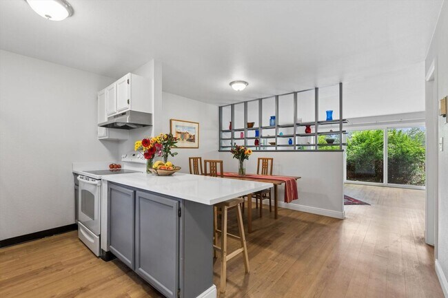 Foto del edificio - Completely Renovated 3 Bedroom Condo in the Wimbledon NOW AVAILABLE !