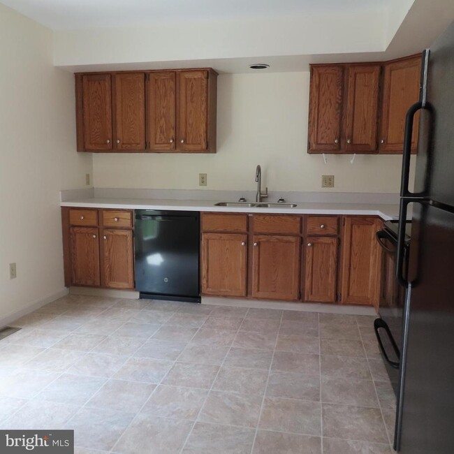 Building Photo - 482 Pensinger Rd