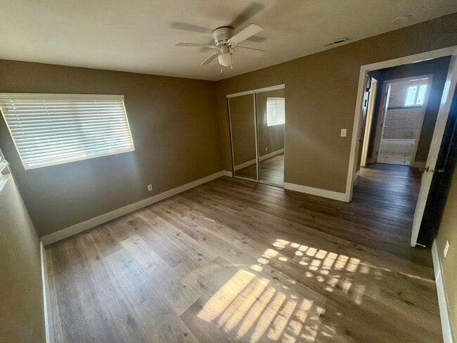 Foto del edificio - 4683 E Thomas Ave