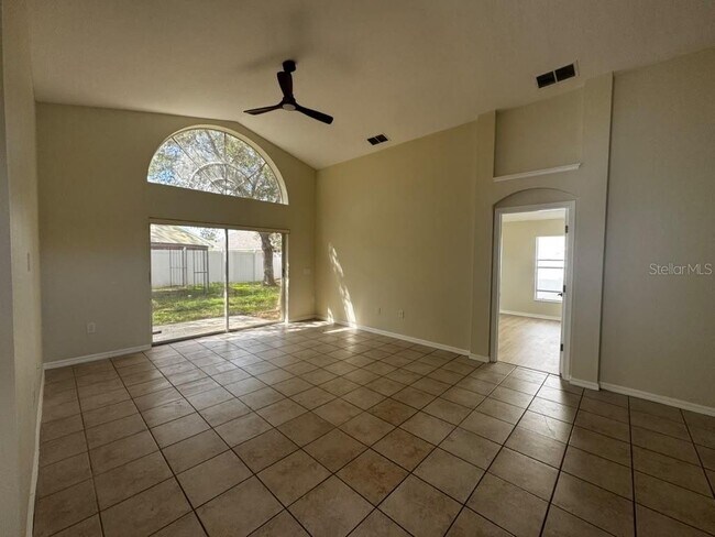 Building Photo - 185 Thornbury Dr