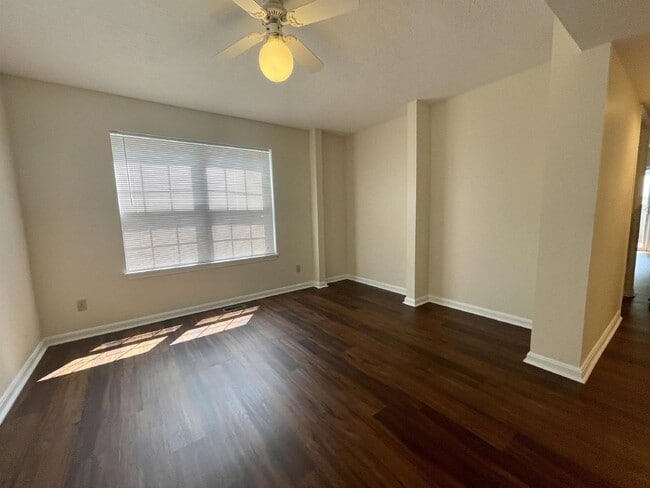 Foto del edificio - 230 E 20th St