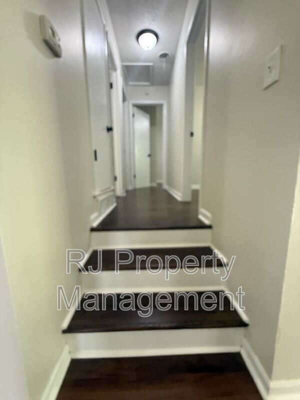 Foto del edificio - 933 Leacrest Ave