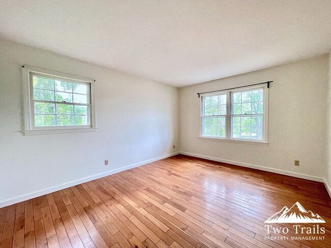 Building Photo - CHARMING 2/1.5 NEAR DOWNTOWN - WALKING DISTANCE TO PARDEE