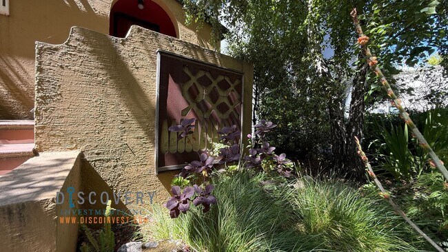Foto del edificio - Charming Custom Retreat in Prime Berkeley ...