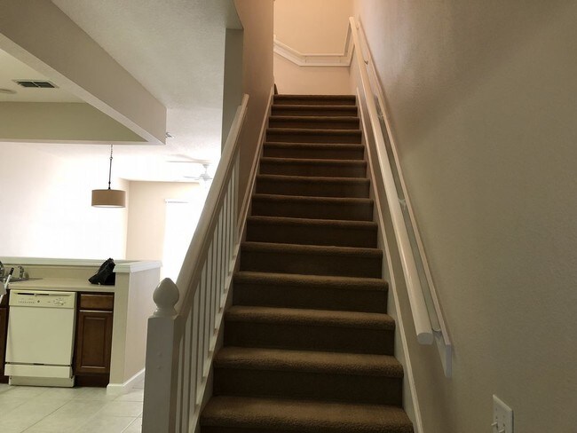 Building Photo - Winter Park Townhouse in Gated Community