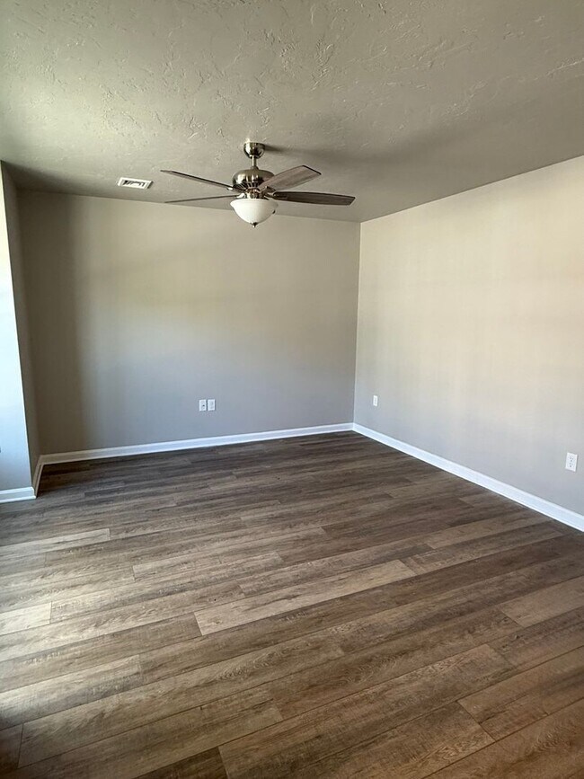 Foto del edificio - 3 Bedroom & 2.5 Bathroom Townhouse in Carlisle!