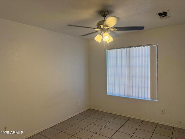 Foto del edificio - 8743 W Sierra Vista Dr