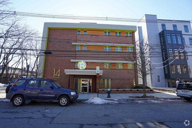 Building Photo - 14 Marion St