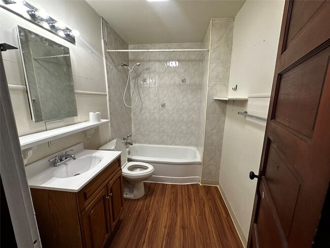 Building Photo - 43 Emma St