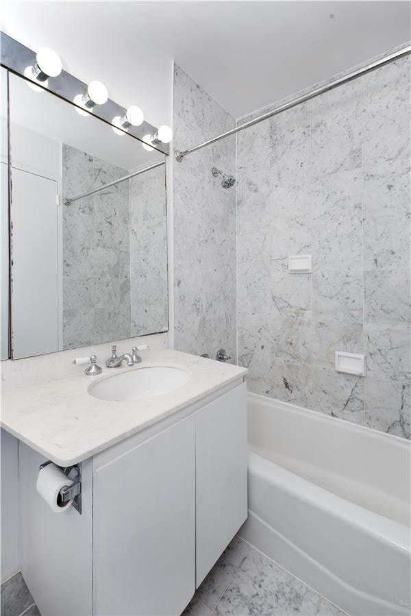 Foto del edificio - 311 E 38th St