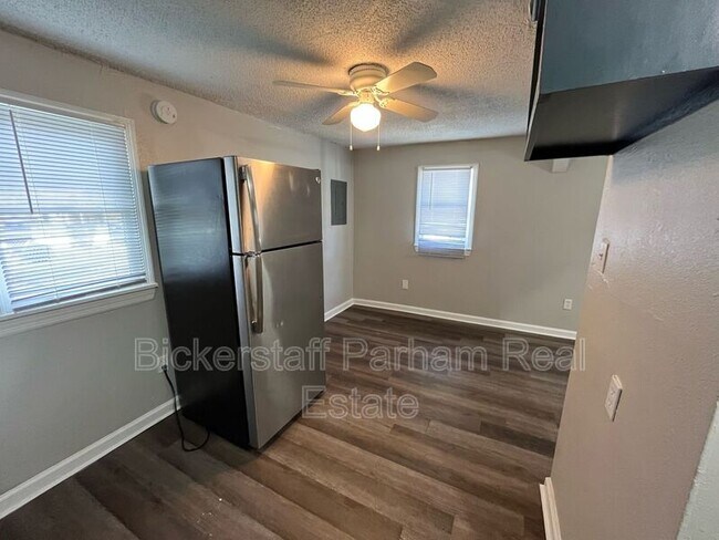 Foto del edificio - 826 Winston Rd
